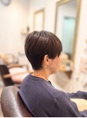 赤みを抑えた艶ベージュショート