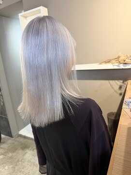 派手髪・ハイトーンカラー・デザインカラー・ブリーチ専門美容室 ホワイトカラーホワイトラベンダーラベンダーカラーホワイトヘア