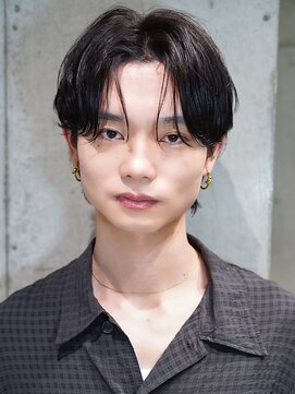 ライラ(Lyla) 半ナマこぼれセンターパートウルフ