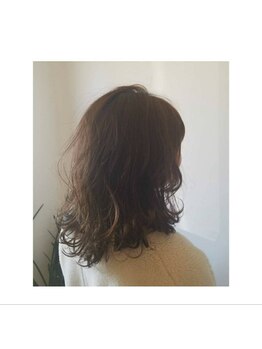 ネイロアナン(neilo annan)の写真/年を重ねるにつれ出てくる髪のお悩み、ダメージ毛のお悩みなど深カウンセリングし-5歳に見えるヘアを提案