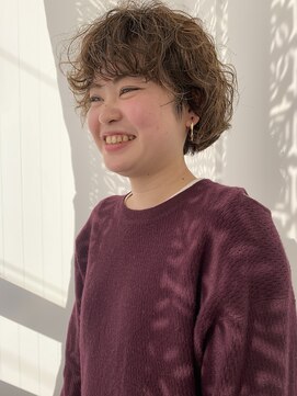 マド(Mado) 無造作ウェーブ