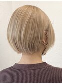 ショートボブホワイトベージュカラー