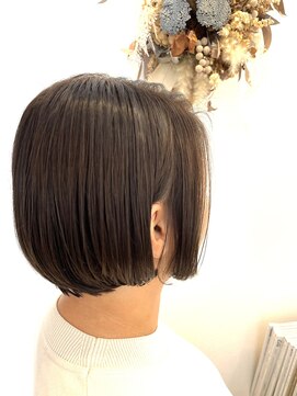 ミト(mito) 明るい白髪染め×丸みボブ