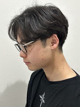 ヒュイル バイ ニアウ(Hwyl by Niau) メンズマッシュセンターパートスパイラルパーマニュアンスパーマ