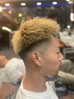 クラシコ(CLASSICO)&nbsp;メンズパーマ理容室バーバースタイルスーツ流行ビジネスショート