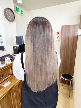 ミラシィ 成田(Mirashy) ハイライトカラーミルクティーベージュレイヤーカット