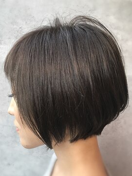 リヴィーダ(LIVIDA) ブルーグレージュ×ボブショート×前下がりショートボブ×小顔