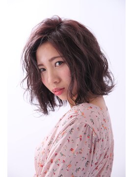 ソーホー ニューヨーク シズオカ(SOHO newyork SHIZUOKA) ラフな無造作ウェーブが大人かわいいミディ