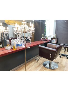 全国の縮毛矯正の講師としても活躍☆縮毛矯正のプロフェッショナルがマンツーマンで髪のお悩みを解消！