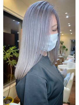 パコ(Paco) ☆シルバー☆バレイヤージュ☆ツヤ髪ストレート☆