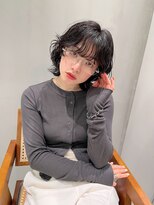 ミディアムレイヤーカットパーマウルフ黒髪ニュアンスウェーブ