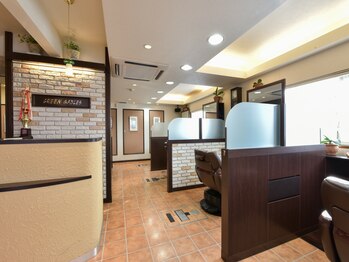 理容室 グリーンゲーブルズ(GREEN GABLES)の写真/席間に間仕切りを用意しリラックスできる半個室のバーバーサロン◇周りを気にせず、ゆったりとした時間を…