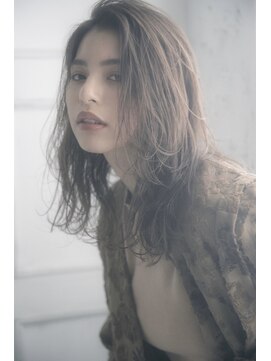 プール(pour.) レイヤーカット×抜け感カラー