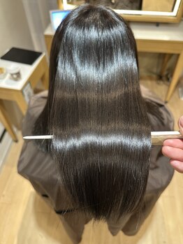 イデア 守谷店(IDEA)の写真/【ダメージレスで艶やかな美髪へ】髪の毛と同じ弱酸性の薬剤を使用♪仕上がりが柔らかいストレートヘアへ！