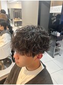 波巻きパーマ ツイストスパイラル波打ちツーブロック刈り上げ