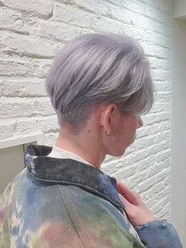 アッシュシルバーハンサムショート