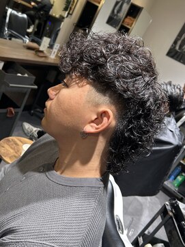 フリークバーバーショップ 河原町三条店(FREAK BARBER SHOP) MEN`SHAIR/マレットヘア/カーリーパーマ/フェード/河原町三条