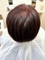 アグレアーブル 上地店&nbsp;40代50代 グレーヘアを活かす暖色カラー ショートカット｜岡崎