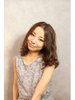 コマ(coma)&nbsp;【coma中野】クセ毛風センターパートふわミディ