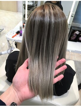 ケンジ 平塚 アネッタ(KENJE annetta) ヘアスタイルが変わると毎日が変わる~バレイヤージュ~