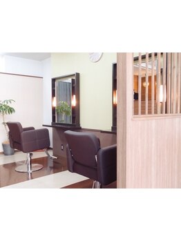 ゆったりくつろげる半個室空間で周りを気にせず過ごせる♪心地良さ×開放感◎の時間を忘れて過ごせるサロン