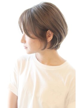 レウナ 外苑前(Reuna) 20代30代40代大人可愛いひし形ショートボブ 耳かけショート