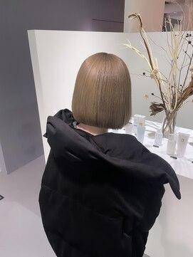 レフ(LEF) ライトベージュボブ/ダブルカラー/ケアブリーチ/ハイトーン