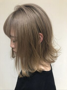 ネイロ 日本橋(NeiRo) 小顔ショートボブハイライトカラー大人ショートカット白髪ぼかし