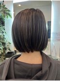 くびれショートボブミルクティーベージュ前下がりボブ30代40代