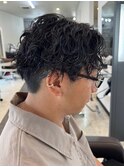 波巻きスパイラルパーマツイストパーマメンズセンターパート緩め