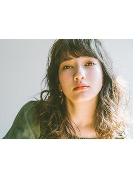 髪と頭皮のケアについて専門的な知識を持つスタイリストが在籍。本物志向の大人女性へ特別なひとときを…。