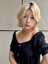 上品くびれ×レイヤー｜自然な色気を纏うミディアム