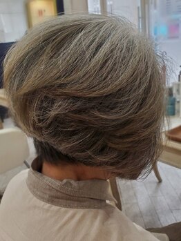 【上品×魅力】白髪でもCOLORでもお洒落に"今"の色で、年齢が重なることを美しさに変える。