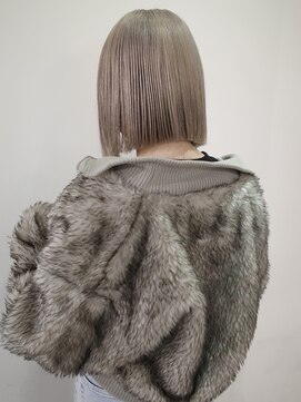 ニコフクオカヘアーメイク(NIKO Fukuoka Hair Make) [NIKO]ハイトーンボブ/ホワイトベージュ/ホワイトシルバー