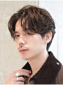 大きめカールで作る大人ヘアセンターパートルーズパーマ