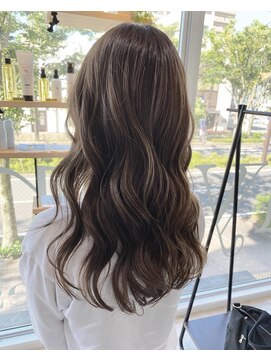 リズム(lysm) アッシュベージュ　ロングヘア