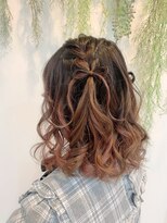 レア(Le'a)&nbsp;ハーフツインリボン