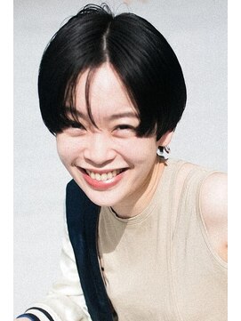 ワク(WAKU) 【WAKU】センター分け黒髪似合わせカット