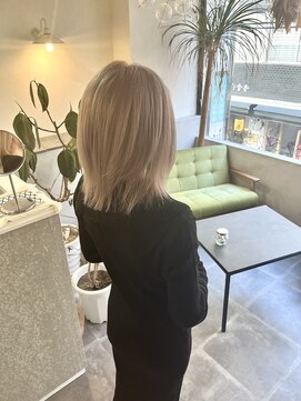 アンダーバーホワイト 広島 本通店(_WHITE) シルクベージュ