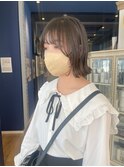 アッシュグレージュカラーの切りっぱなしボブ
