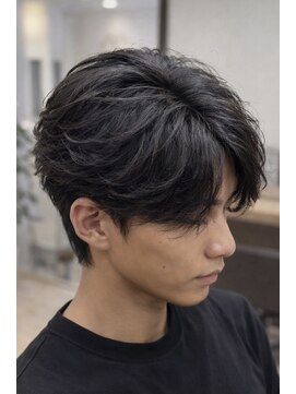 ロア(Roa.) フェザーショートパーマ　メンズセンターパート