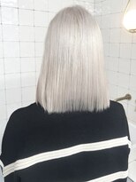 フウ(fuh)&nbsp;ホワイトカラー/ロングヘア/ブリーチ/ブリーチカラー/学割