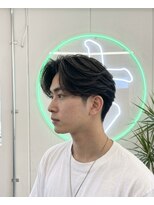 吉&nbsp;黒髪短髪毛流れニュアンスパーマ