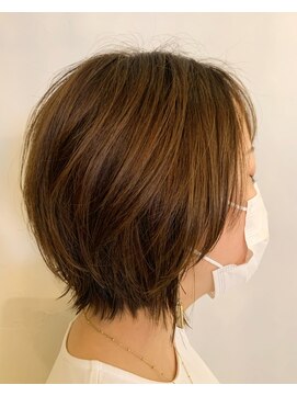 アンテシニヨン(Un the Shiniyon) くびれショートボブ×ハイライト