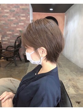 ネウィサリュー 立川(newi saLyu) 大人可愛い20代30代40代小顔ワンサイドショートボブ丸み前下がり