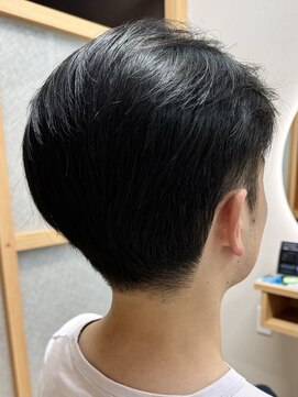 イゾラ(isola) 【isola】メンズショート/センターパート/学割U24/ツーブロ