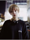 ito/くすみブロンドのショートレイヤー