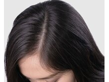 大人の繊細な頭皮に寄り添う、やさしさ × 安全　頭皮への負担を極限までなくしたノンストレスカラー