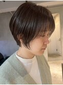 横浜西口レイヤーボブショコラベージュ丸みショートボブ前髪あり