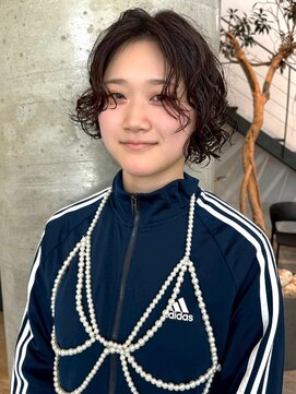 セル(CELL) ニュアンスパーマ 顔周りカット センターパート ショートパーマ